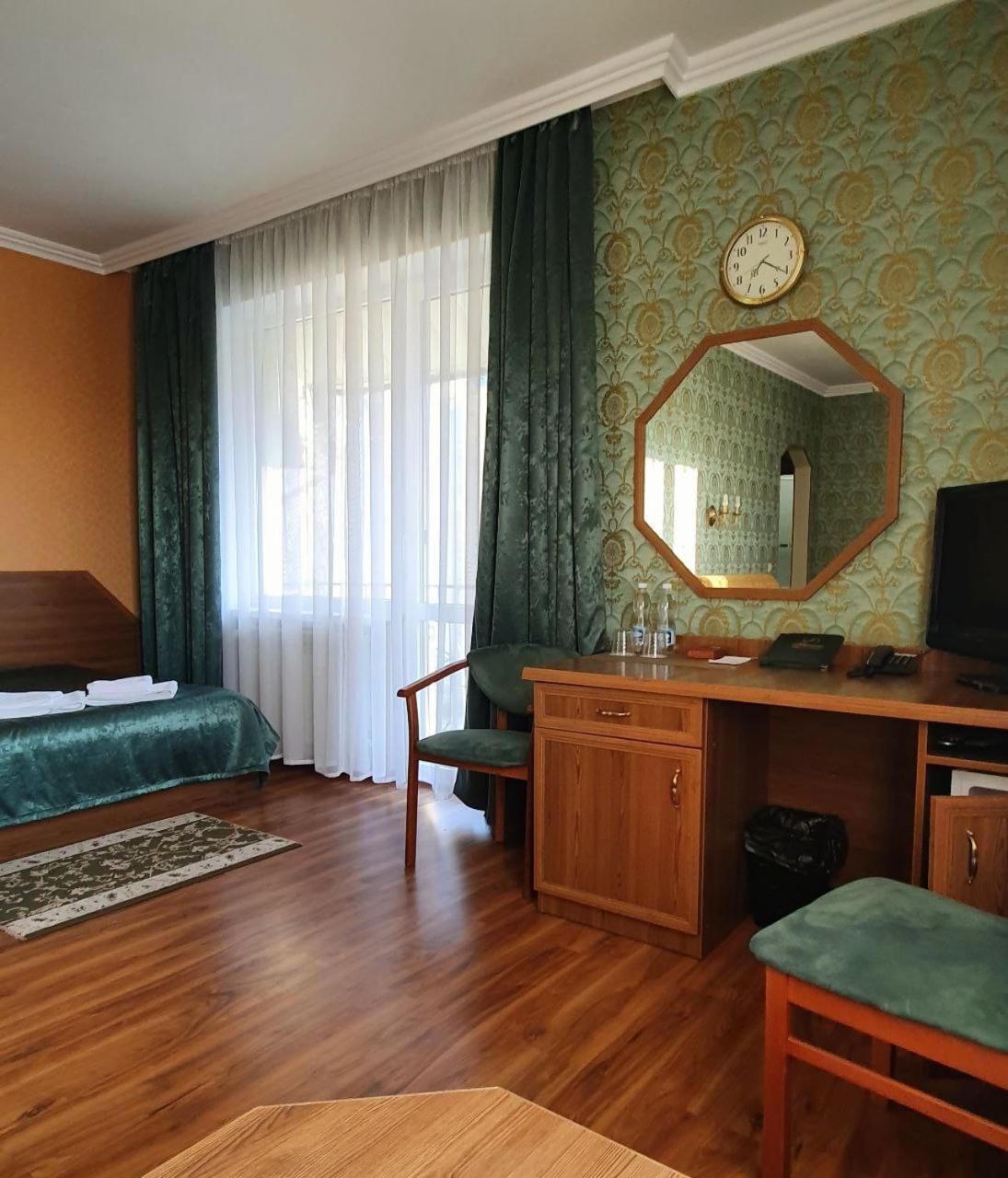 Hermes Resort Hotel With Medical Treatment Truskavec' Esterno foto